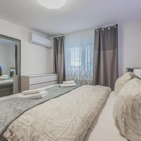 بيت للعطل Cely Dum Az Pro 8 V Klidne Casti Mesta, Parkovani Zdarma