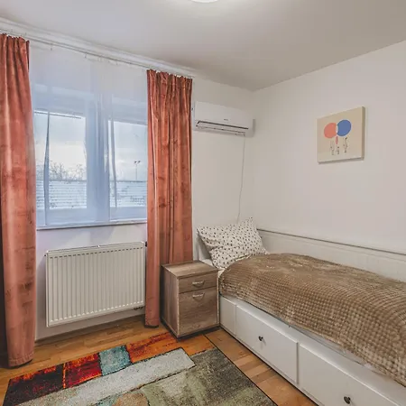 Cely Dum Az Pro 8 V Klidne Casti Mesta, Parkovani Zdarma