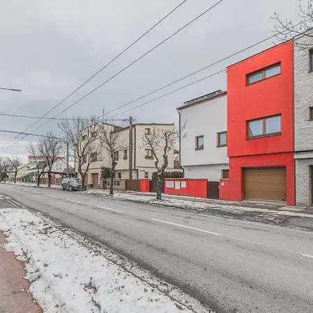 بيت للعطل Cely Dum Az Pro 8 V Klidne Casti Mesta, Parkovani Zdarma *