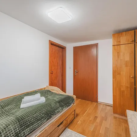 Cely Dum Az Pro 8 V Klidne Casti Mesta, Parkovani Zdarma بيت للعطل *