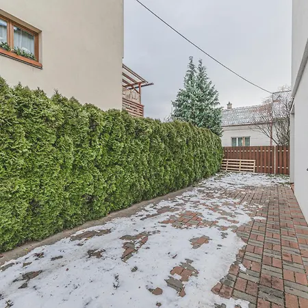 بيت للعطل Cely Dum Az Pro 8 V Klidne Casti Mesta, Parkovani Zdarma *