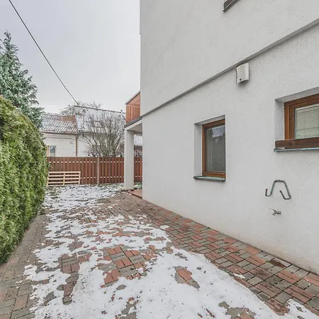 بيت للعطل Cely Dum Az Pro 8 V Klidne Casti Mesta, Parkovani Zdarma *